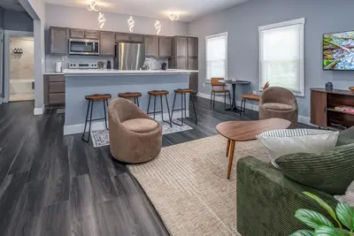 Image de Walnut Hills+Sleeps 7ppl+King+Queen Beds+Parking+Wifi+Smart Tvs