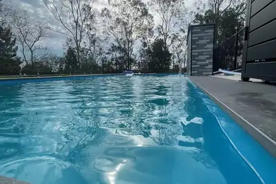 Image de Relaxing Acreage Retreat – Pool, Spa & Media Room