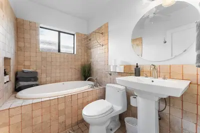 Image de Historic Home with Modern Amenities in Phoenix