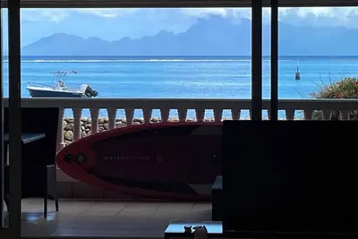 Image de Au bord du lagon, vue sur Moorea et accès direct au lagon