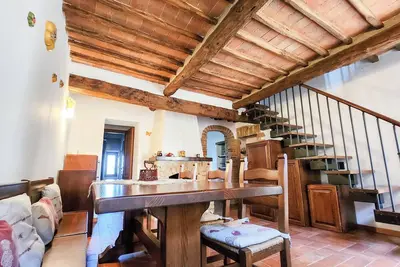 Image de Spacious, rustic two-story apartment with Chianti views and loggia