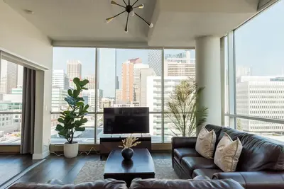 Image de City Views | Walk to Calgary Tower & Stampede