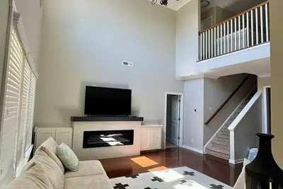 Image de Luxury Golf Comm house w Pond, Pool & Tennis