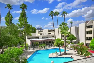 Image de 2 bedroom condo minutes away from Old Town Scottsdale.