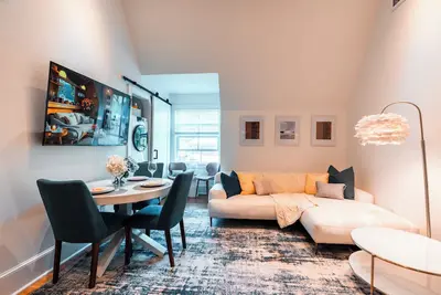 Image de Winter 2br Retreat • Walk to Brown/Risd • Private Parking