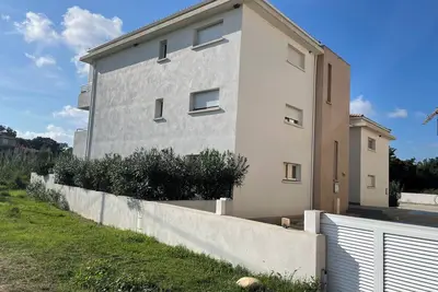 Image de Superbe 2 pièces 4 couchages avec terrasse à 3 km de la plage de pinarellu