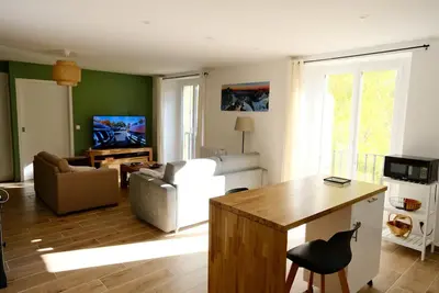 Image de appartement neuf, 5 couchages - à 8 km des stations