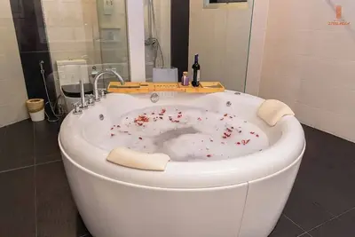 Image de 10 minutes to the Pattaya beach! Family-sized villa with private pool & kitchen