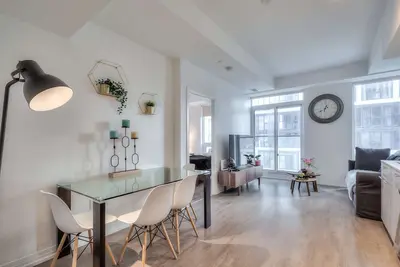 Image de RivetStays | The Jarvis City Suite – 1 Bedroom Suite