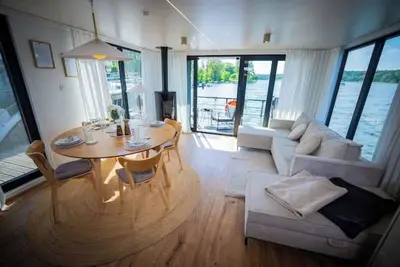 Image de Luxurious houseboat for connoisseurs: Pina Woma D13