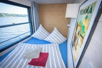 Image de Exclusive nature experience: Roxy Woma D13 houseboat