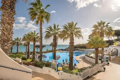 Image de Make Your Trip More Enjoyable! 3 Relaxing Units, Full Kitchens and Ocean View!