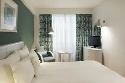 Image de 2 Homely Units Perfect for Groups at Altis Suites! w/ Kitchenette, Pet-friendly!