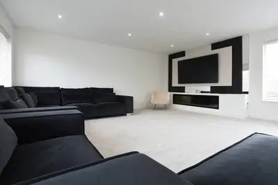 Image de Spacious 5 Bedroom w/Hot Tub | Waterlooville`s Gem