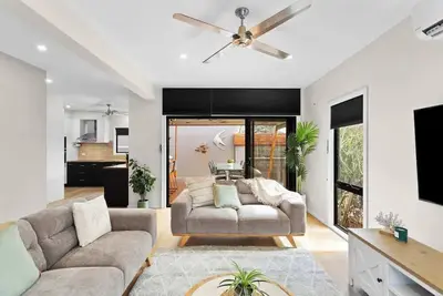 Image de Stylish Townhouse 2 Min Walk to Beach & Shops