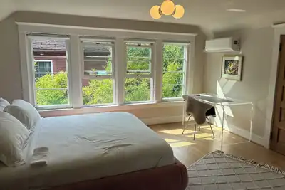 Image de Parisian 1-bedroom apartment in the heart of Ne Portland/ Historic Irvington