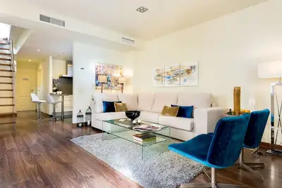 Image de Modern Centric Duplex with Stunning Terrace. Francos V