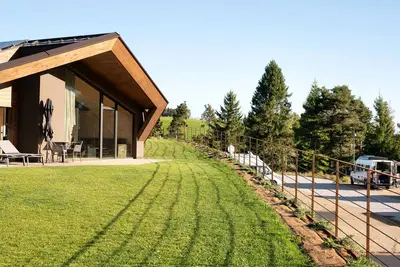 Image de Chalet 'X-Camping Lodge 2' avec vue sur les Dolomites, terrasse privée et Wi-Fi