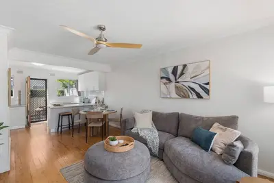 Image de Sunny Shores Escape Breezy Days near Surf Beaches