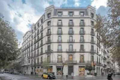 Image de Spacious 4-bedroom apartment in charming Barcelona with Ac