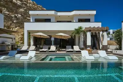 Image de Vista Pedregal Villa: Sleeps 22