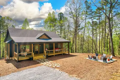 Image de Ellijay Private Cabin w/ Sauna & HotTub & FirePit - 5 mins to Lake & Trails