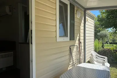 Image de Mobil-home 'Camping Belsito Olib 502' avec piscine partagée, Wi-Fi et climatisation