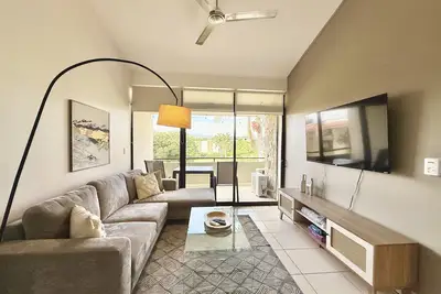 Image de Brand New lake view Penthouse with A/C, pool, gym, tennis in common area