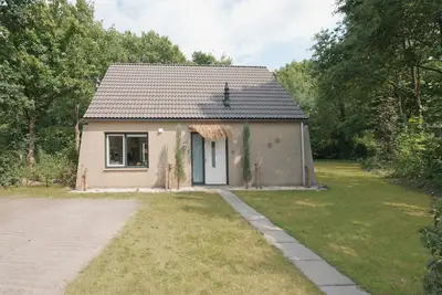 Image de Villa Wellness Retreat 1: Cozy house with Sauna & Jacuzzi, near the woods!