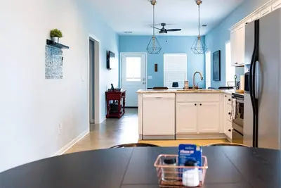 Image de Clean & Serene House + Studio - Easy On/off I-40