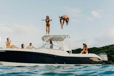 Image de 3-bedroom bungalow in brilliant Charlotte Amalie with Ac and parking.