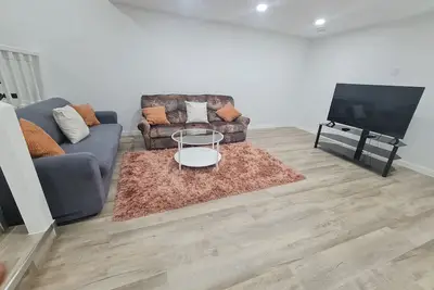 Image de Comfortable 2-Bed Basement Suite | Easy Airport & City Access