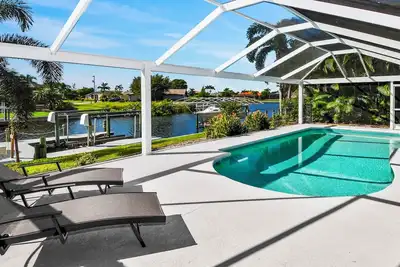 Image de Mei Jing – Waterfront Pool and Tiki Hut-must see