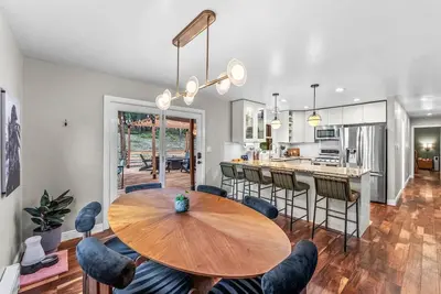 Image de Evergreen Hideaway: Game Room, Sauna + Fire Pit