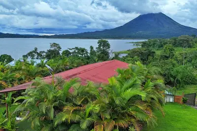 Image de Oasis House with Soaking tub - Volcano & Lake views