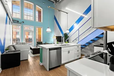 Image de Cozy 2-Bedroom Loft | Walkable Location
