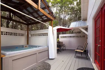 Image de Cottage 4 Red, Pet-Friendly One-Bedroom Cottage, Private Hot Tub