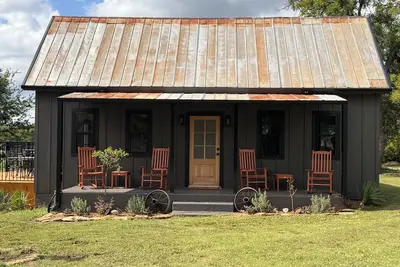 Image de Emma Sue-walking distance to Red River Station