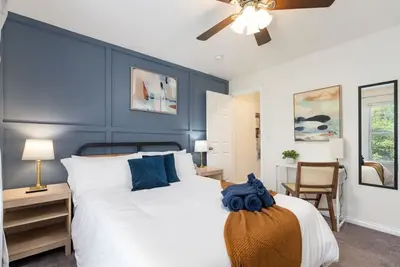 Image de Off Street Parking|Pet Friendly|Italian Village