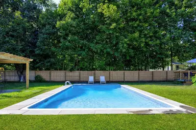 Image de Lakeville Lodge with Private Pool – Walkable to Lake, Restaurants, & Salisbury!