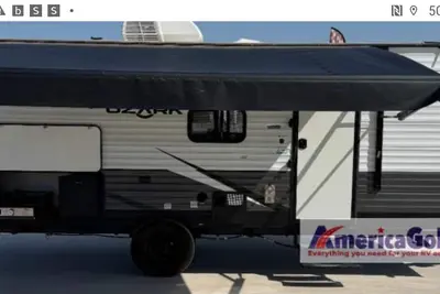 Image de New 2-bed Rv with in minutes to everything Bandera with Ac.