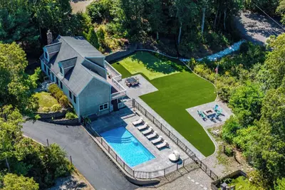 Image de Cape Cod Escape at Casa de Leo!