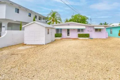 Image de Renovated 2/2 in Islamorada Canal Front w/ Slip for 26’ Boat + Fast Bay Access