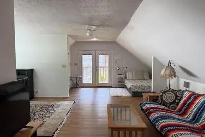 Image de South 6th bungalow walkable to Acl, Zilker, downtown and south congress