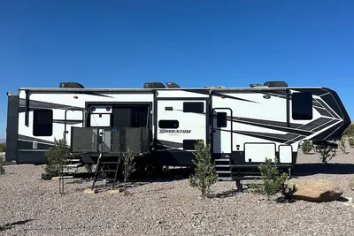 Image de Luxury Rv Camper Southern Utah!