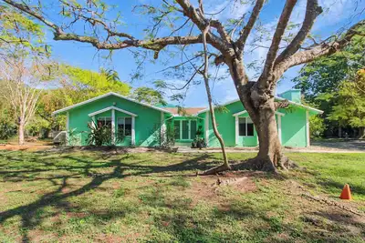 Upscale Tropical Hideaway for Families & Groups! Pet-Friendly!
