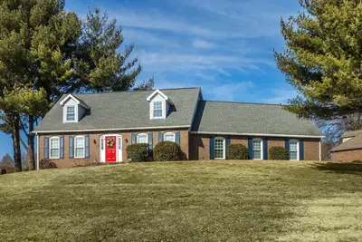 Image de Spacious 3, 400 Sq Ft Family Retreat - Sleeps 11 - Game Room + Lake View