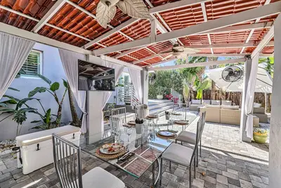 Image de Fifa Perfect | Miami Sombra: Prime Location-Parkfront- Den-Gazebo