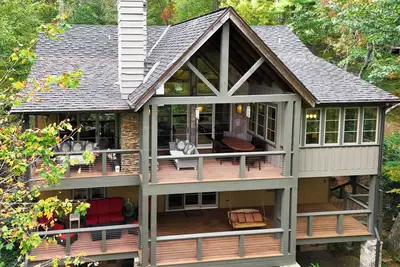 Image de Red Bud Retreat | Lakefront living, Mountain Luxury, and the best of Sapphire Valley
