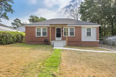 Image de Modern Comfort in a Restored Columbus Gem!